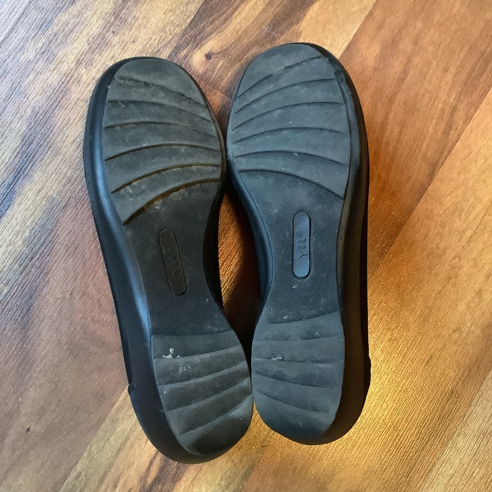 Yuu Size 8 Ashlay Black Stretchy Fabric Slip On Wedge Shoes - Picture 11 of 11